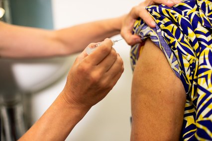 Pasifika person being vaccinated