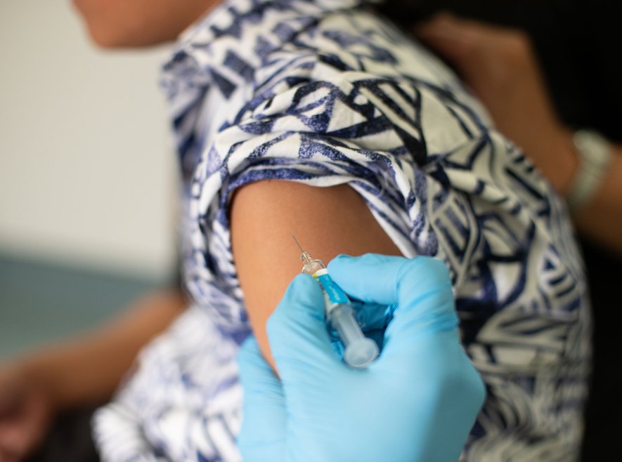 Pasifika child gets a vaccination
